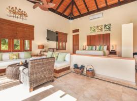 Newly added Tropical Bungalow at Green Village: Punta Cana'da bir kulübe