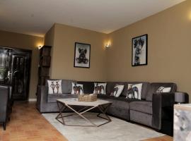 AJ HOMES, apartamento em Benin City