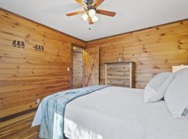 New Listing Forest Footprints in Big Canoe, holiday home in Afton