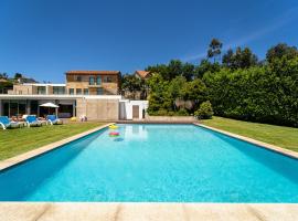 Casa de Silvares Fafe - Moradia Premium com piscina by House and People, villa en Regadas