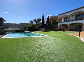 Casa Mas Cabañas con piscina infinita con playa, hotel en Calonge