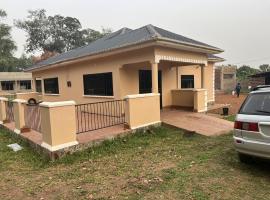 Beautiful 1-Bed Apartment in Gulu, hotel in Gulu