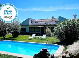 Casa do Vale-Villa with private pool and garden, hotel em Palmela