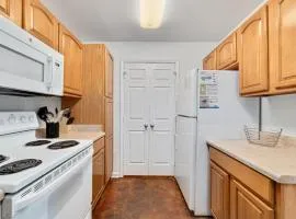 3br/2ba Full Condo w/ Pool & Gym, Sleeps 7