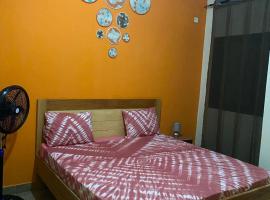 Studio meublé avec lit king size, hotel en Ouakam