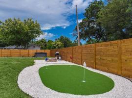 Oasis: Hot tub, fire pit, fun!、ベロビーチのホテル