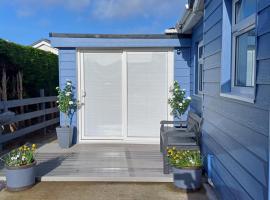 The Beach House, cheap hotel in Valley