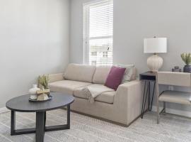 Landing Modern Apartment with Amazing Amenities ID1234X280, appartement in Chapel Hill