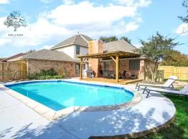 The Prestige Poolside Escape - 5BR with Cinema & Gaming