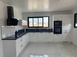 Appartement + piscine et extérieur