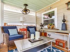 Pensacola Studio Bungalow Less Than 1 Mi to Bayview Park!, hotel en Pensacola