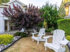 2 Bedroom Private Guest Suite on a hill, B&B i Abbotsford