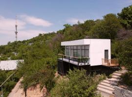 Домик 1 Kok Tobe Village, hotel v destinaci Almaty