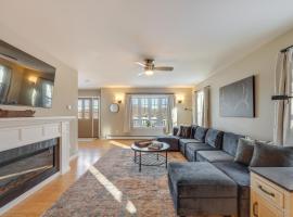 Spacious Eagle Lake Home with Fireplace and Deck, villa a Eagle Lake