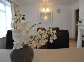 Luton Lodge - Near London Luton Airport Luxury Quite Rooms Close to Restaurants & Shops, svečių namai Lutone