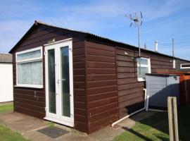 Beautiful Chalet close to the beach, hotell i Eastchurch