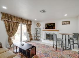 Bakersfield Vacation Rental about 5 Mi to Downtown!، فندق في بيكرسفيلد