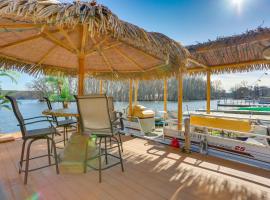 Greenwood Lake Cottage with Shared Dock and Hot Tub!, קוטג' בHewitt