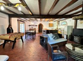 Au cœur du vignoble cognaçais, hotel in Gondeville