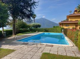 Lovely holiday home with private terrace, hotel in Maccagno Inferiore