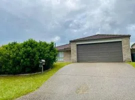 4 bedroom Entire house in Drewvale.