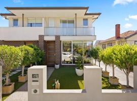Renovated bright modern retreat, hotel v Melbournu
