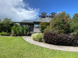 Dinsdale oasis and private spa pool, guest house in Hamilton