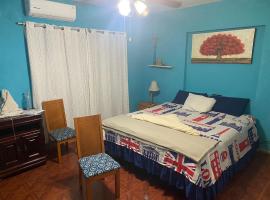 Habitación a media cuadra de la playa., homestay in Mazatlán