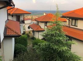 1 bedroom apartment in Bay View Villas resort, hotel em Kosharitsa