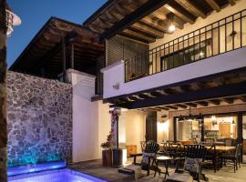 Private Jacuzzi & Pool, Elegant La Escondida 5BR โรงแรมในซานมิเกล เด อาเญนเด