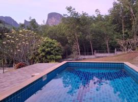 Cunurosa Jungle Ao Nang, villa in Krabi town