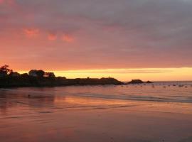 Appartement 1 chambre/terrasse/200m de la plage, hotel em Saint-Lunaire