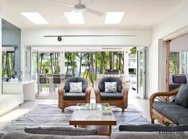 24 Cooran Court - Private Sandy Beach and Pontoon