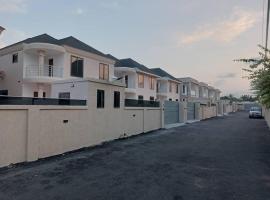 Fahlyn’s Townhome @ANC Mall, hytte i Accra