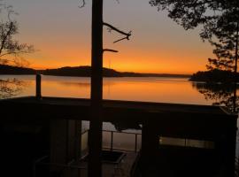 Rantahuvila Naantalissa, hotel con piscina a Naantali