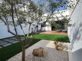 the butterfly house, holiday home in Rafelbuñol