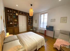 Comedy: heart of town facing the NA region, apartment in Poitiers