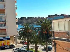 Spacious 3BDR App in Center "Sunny Bayside"