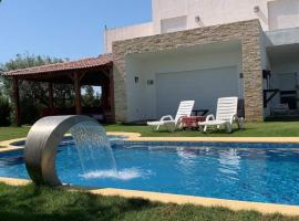 Villa de luxe avec piscine, cabaña o casa de campo en Korba