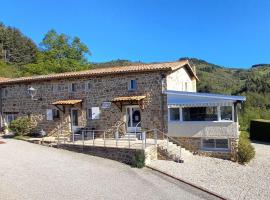 Une pause Champêtre : gîte avec terrasse, hotel con parcheggio a Saint-Cierge-sous-le-Cheylard