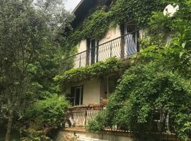 Paris’s, Hotel in Balaguères