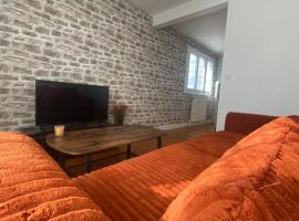 Appartement spacieux avec parking, apartman u gradu Lempdes