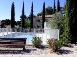 Maison calme + piscine + pinède + parking, hôtel à Castries