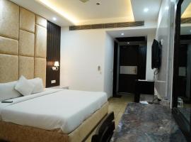 Hotel Raunak, hotell i Pinjaur