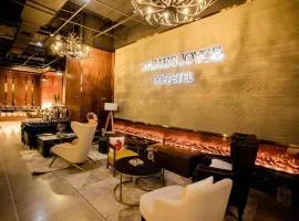 James Joyce Coffetel Xinyang Municipal Government Railway Station