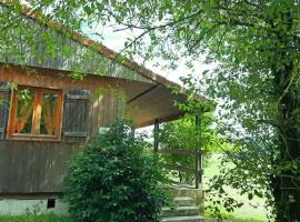 Gite Le Rossignol, cottage in Junhac