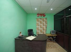 OYO Paras Guest House & Restaurant, hotel perto de Pantnagar Airport - PGH, Haldwani
