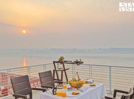 StayVista at The Ganga House - Holy River Varanasi, hotel in Varanasi