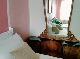 B&B Gardasee: Castelnuovo del Garda'da bir otel