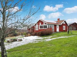 Cozy Home In Årjäng With Kitchen, hotel v destinaci Årjäng